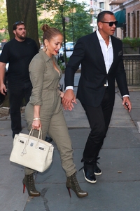 jennifer-lopez-heads-to-a-private-function-in-nyc-82617-9.jpg