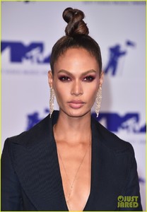 joan-smalls-vmas-2017-06.jpg