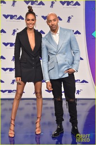 joan-smalls-vmas-2017-08.jpg