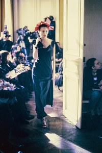 john-galliano-fw-1994-1.thumb.jpg.6cd420d6e08666907cc9b78eeecce477.jpg