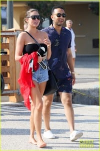 john-legend-wears-matching-shirt-shorts-chrissy-teigen-04.jpg