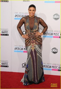 jordin-sparks-jason-derulo-ama-2012-red-carpet-03.jpg