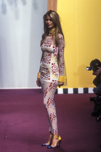 karl-lagerfeld-ss-1995-16.thumb.JPEG.a752feef8baef2632e84ed8d48ad3774.JPEG