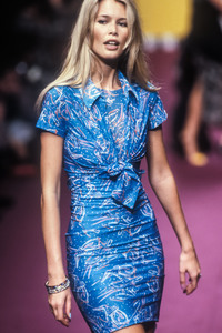 karl-lagerfeld-ss-1995-6.thumb.JPEG.9d9580552c186cd4c27462e5bb803317.JPEG