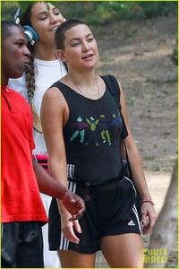 kate-hudson-displays-shaved-head-on-set-wears-eclipse-glasses-29.jpg