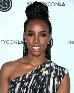 kelly-rowland-beautycon-festival-in-los-angeles-08-13-2017-3.jpg