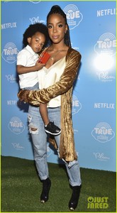 kelly-rowland-tyga-take-kids-to-premiere-of-new-netflix-series-01.jpg