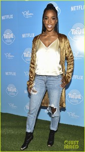 kelly-rowland-tyga-take-kids-to-premiere-of-new-netflix-series-06.jpg