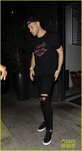 kendall-jenner-blake-griffin-hang-at-after-party-02.jpg