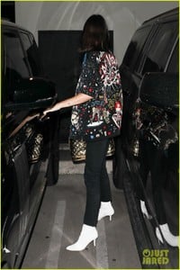 kendall-jenner-grabs-sushi-dinner-with-caitlyn-jenner-03.jpg