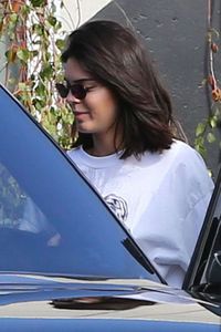 kendall-jenner-leaving-a-studio-with-friends-in-culver-city-08-25-2017-4.jpg