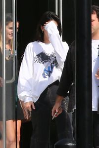 kendall-jenner-leaving-a-studio-with-friends-in-culver-city-08-25-2017-5.jpg