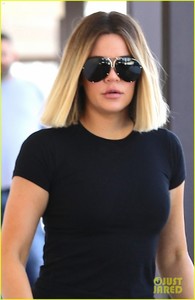 khloe-kardashian-and-tristan-thompson-wear-all-black-for-laser-clinic-visit-01.jpg