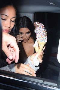 kim-kardashian-camera-shy-new-york-08-19-2017-3.jpg