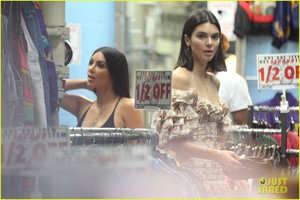 kim-kardashian-kendall-jenner-go-shopping-at-nyc-thrift-store-03.jpg