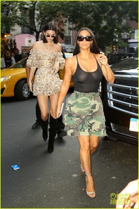 kim-kardashian-kendall-jenner-go-shopping-at-nyc-thrift-store-05.jpg