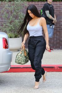 kim-kardashian-stepped-out-for-a-lesiurely-lunch-in-studio-city-08-24-2017-0.jpg