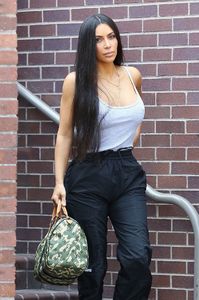kim-kardashian-stepped-out-for-a-lesiurely-lunch-in-studio-city-08-24-2017-12.jpg