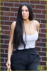 kim-khloe-kourtney-lunch-1-01.jpg