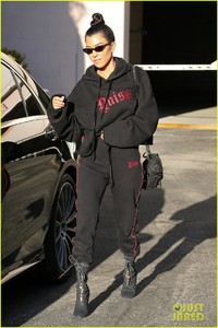 kourtney-kardashian-black-hoodie-04-1.jpg