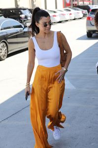 kourtney-kardashian-shops-at-target-in-los-angeles-08-26-2017-4.jpg