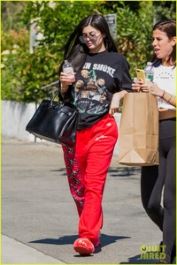 kylie-jenner-opens-up-about-feeling-like-an-outcast-in-preview-05.jpg