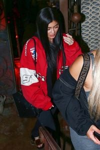 kylie-jenner-pace-restaurant-in-los-angeles-08-15-2017-1.jpg