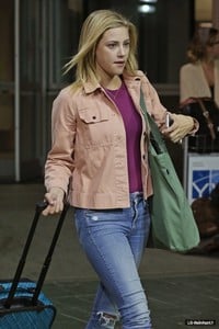 lili-reinhart-at-vancouver-airport-005.jpg