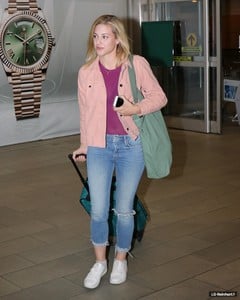 lili-reinhart-at-vancouver-airport-010.jpg