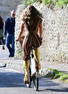 lily-james-on-the-set-of-quotmamma-mia-here-we-go-againquot-in-england-82517-13.jpg