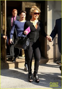 mariah-carey-bf-bryan-tanaka-are-all-smiles-out-in-nyc-04.jpg