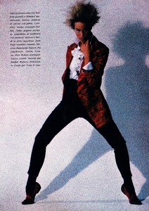 marie_claire_italia_dec_1990_26.thumb.jpg.54831114acb51730348a99c5e4919de9.jpg