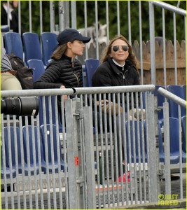 mary-kate-olsen-hampton-classic-horseshow-08.jpg