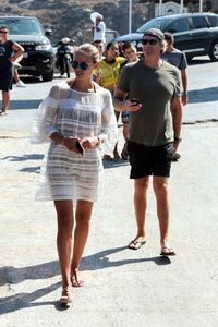 natasha-poly-and-peter-bakker-mykonos-greece-08-17-2017-6.jpg