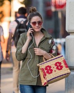 olivia-palermo-urban-street-style-out-in-brooklyn-new-york-08-26-2017-2.jpg