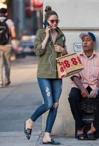 olivia-palermo-urban-street-style-out-in-brooklyn-new-york-08-26-2017-3.jpg