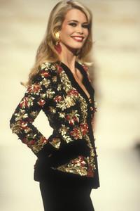 oscar-de-la-renta-fw-1992-10.thumb.jpg.51f817729664d885b0c0b1282a1e6834.jpg