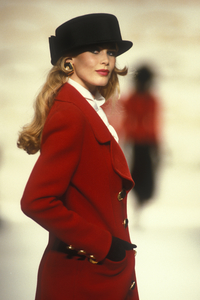 oscar-de-la-renta-fw-1992-8.thumb.jpg.b8581f777a672b955aa1f0deaa3c3756.jpg