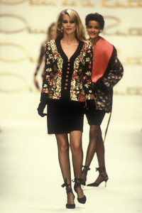 oscar-de-la-renta-fw-1992-9.thumb.jpg.007d9d29f782ddc94a1407e6801fab3c.jpg