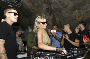 paris-hilton-gig-at-the-trendy-night-club-africana-in-the-amalfi-coast-4.jpg