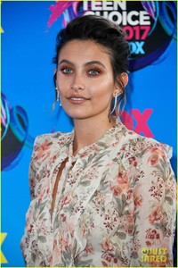 paris-jackson-teen-choice-awards-2017-02.jpg