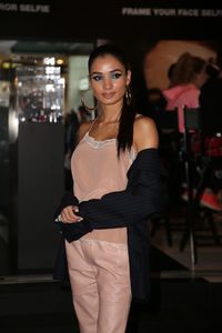 pia-mia-world-s-first-selfie-powered-store-opening-in-sydney-08-11-2017-12.jpg
