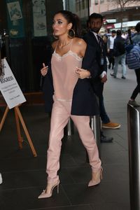 pia-mia-world-s-first-selfie-powered-store-opening-in-sydney-08-11-2017-6.jpg