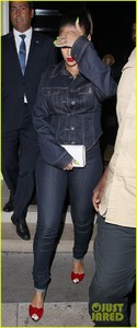 rihanna-rocks-denim-on-denim-for-dinner-in-london-05.jpg