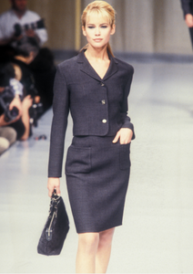 salvatore-ferragamo-aw-1996-6.thumb.png.47449723e29896fae777af0cb9326d6e.png