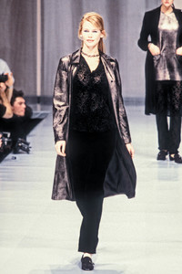 salvatore-ferragamo-fw-1996-6.thumb.JPEG.7fc6bf15f375391c5d12db7ed8e5c77c.JPEG