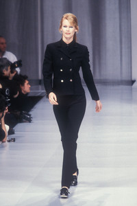 salvatore-ferragamo-fw-1996-8.thumb.JPEG.a39cf8843faa2719de9a85e23646d914.JPEG