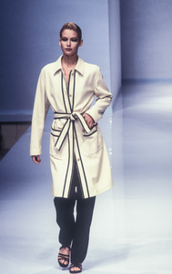 salvatore-ferragamo-ss-1997-1.thumb.png.8237e7a4acb365b38f273e3e7625d7c3.png