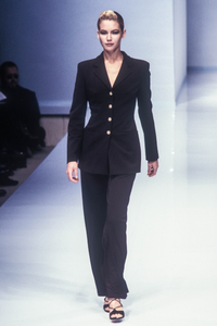 salvatore-ferragamo-ss-1997-5.thumb.png.cceef8d13c042baa385a68e7c4ac832b.png