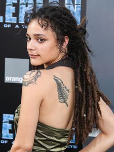 sasha-lane-valerian-and-the-city-of-a-thousand-planets-premiere-in-hollywood-07-17-2017-7.jpg